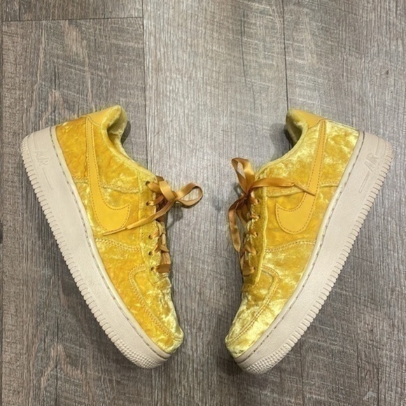 Nike Air Yellow crushed velvet Air Force 1 sneakers size kids 4.5 /women’s 6.5 - Picture 2 of 11